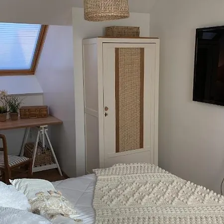Homestay szállás Chambres D'hotes « les Charmes » Proche Circuit Bugatti Le Mans Champagné